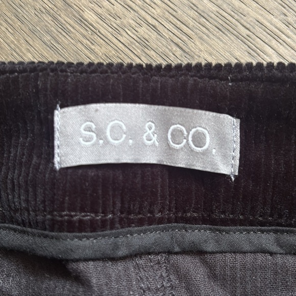 S.C. & CO. | Elegant Black Pull On Corduroy Skirt Size 4 - Picture 5 of 12